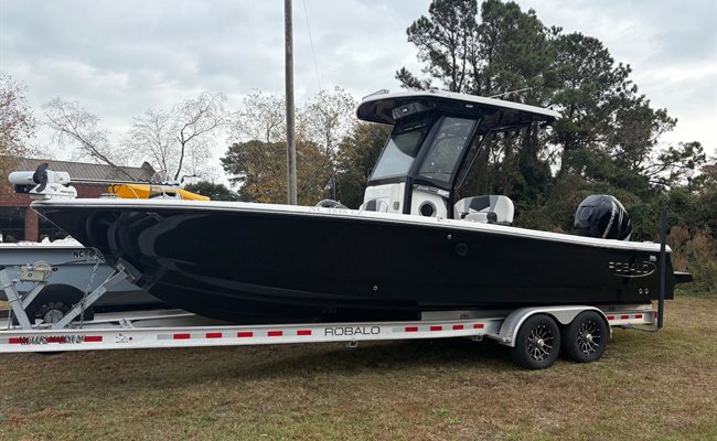 2023 Robalo 266 Cayman